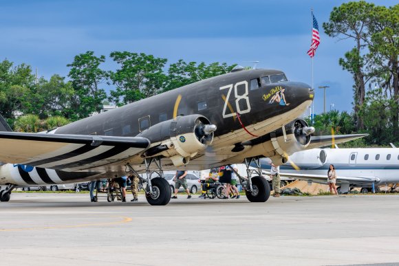 Â© Candid Memories By Ken Frazier